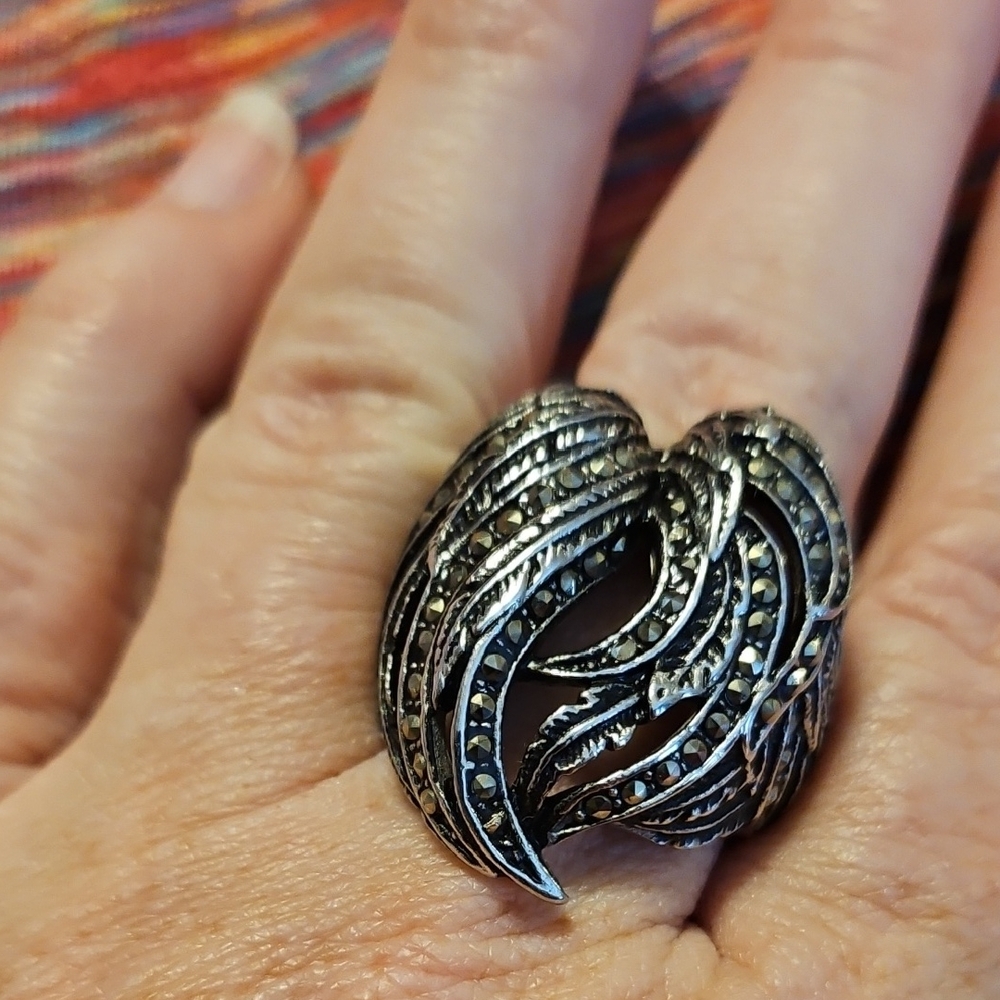 Silver Statement Ring witj Double Wings At Front